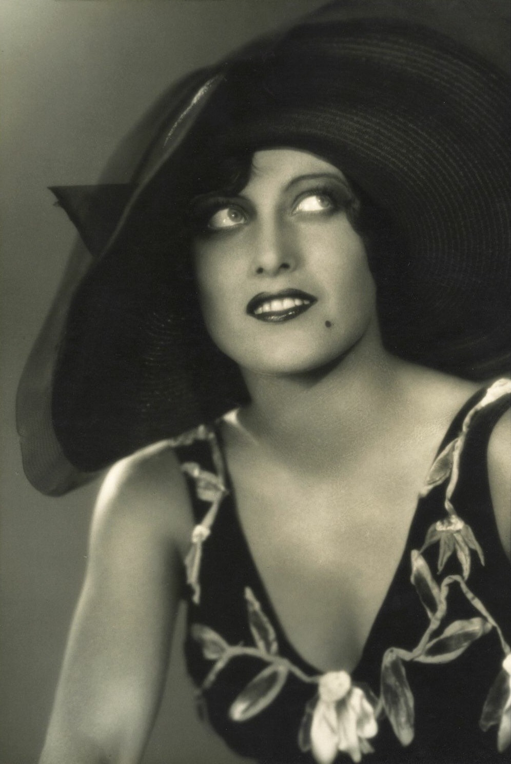 1927. Publicity by Ruth Harriet Louise.