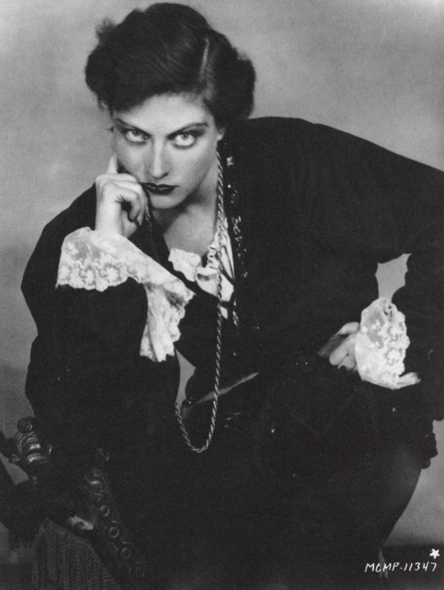 1929. Joan as Hamlet, shot by Ruth Harriet Louise.