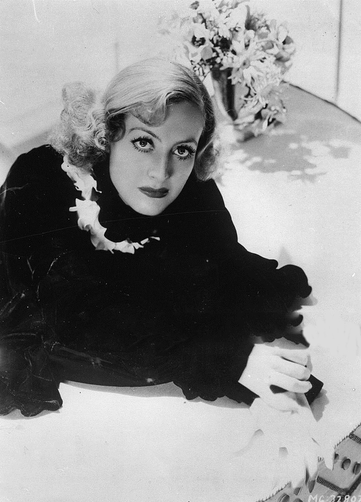 1933 publicity by Hurrell.