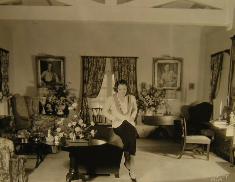 1931. Joan at home, shot by Hurrell.