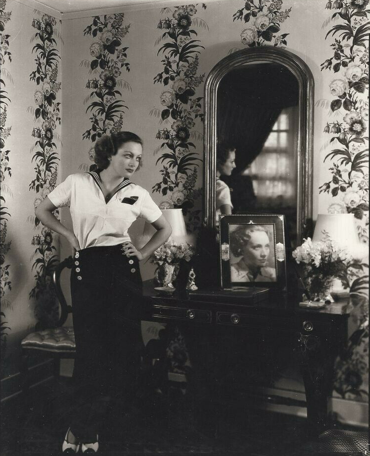 1931. Joan in dressing room, shot by Hurrell.