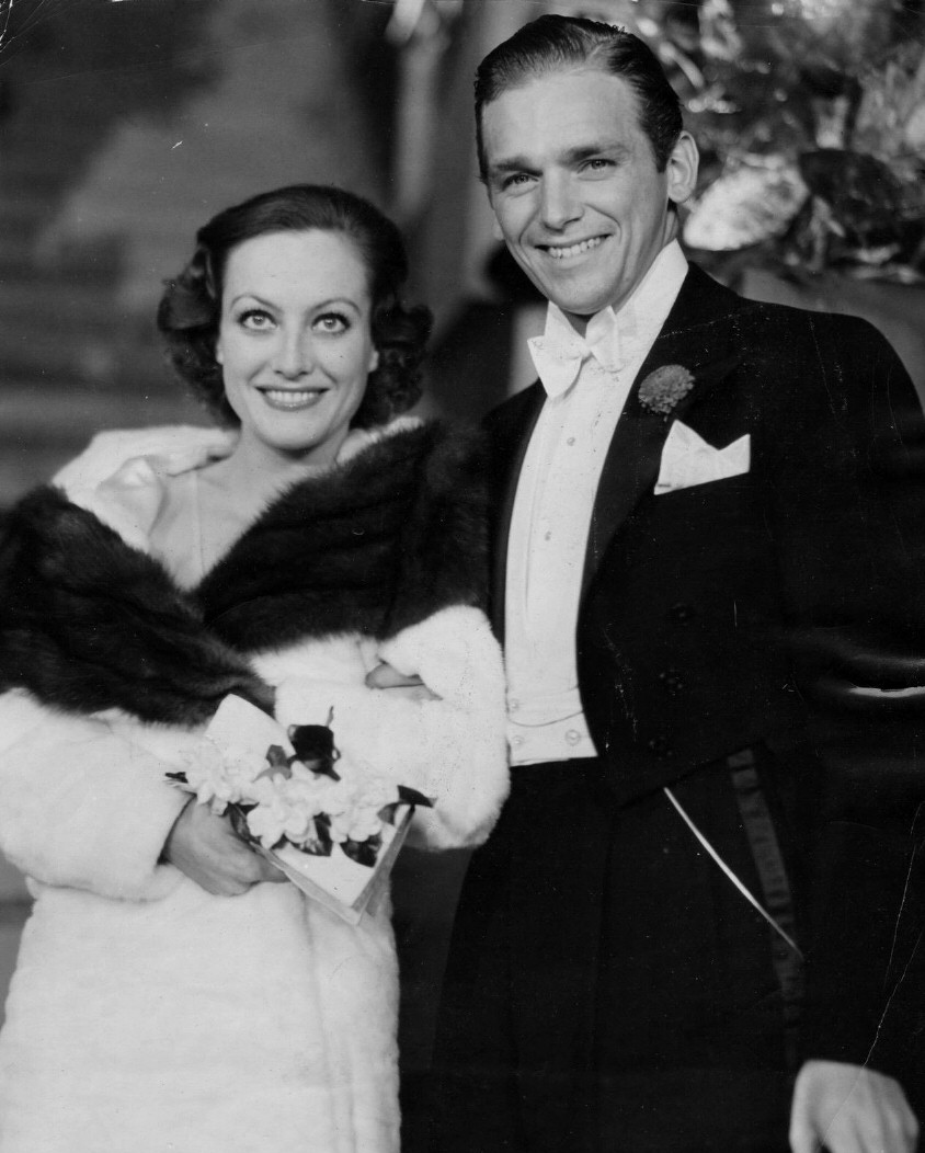 November 24, 1931, with husband Doug Fairbanks, Jr., at a Hollywood premiere.