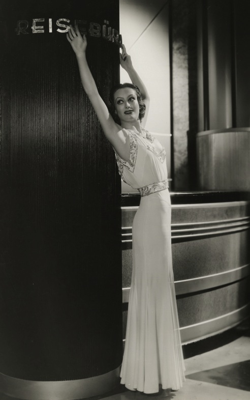 1932 publicity shot by Hurrell.