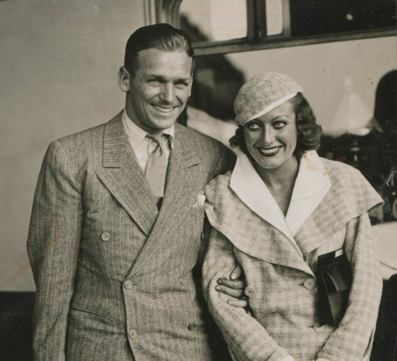 July 1932 at London's Waterloo Station with husband Doug Fairbanks, Jr.