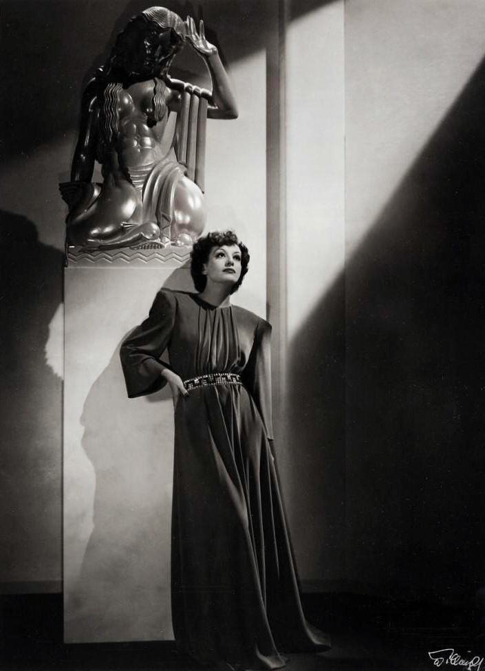 1939 publicity shot by Laszlo Willinger.