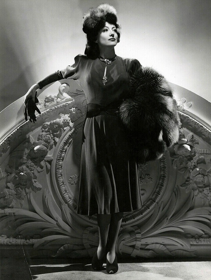 1940 publicity by Laszlo Willinger.
