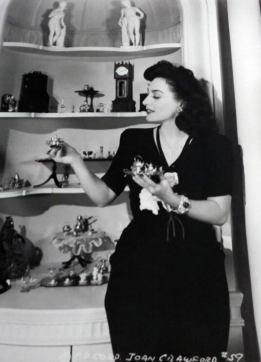 1942. Columbia publicity, Joan at home.