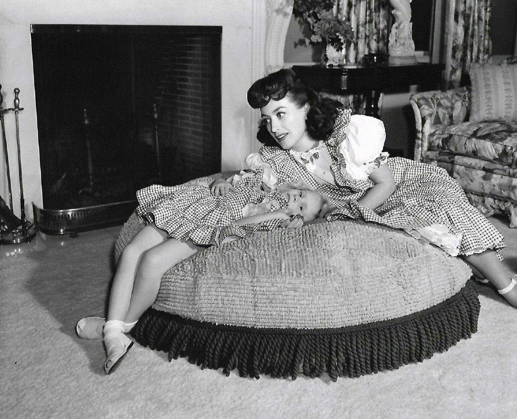 1944. At home with Christina.