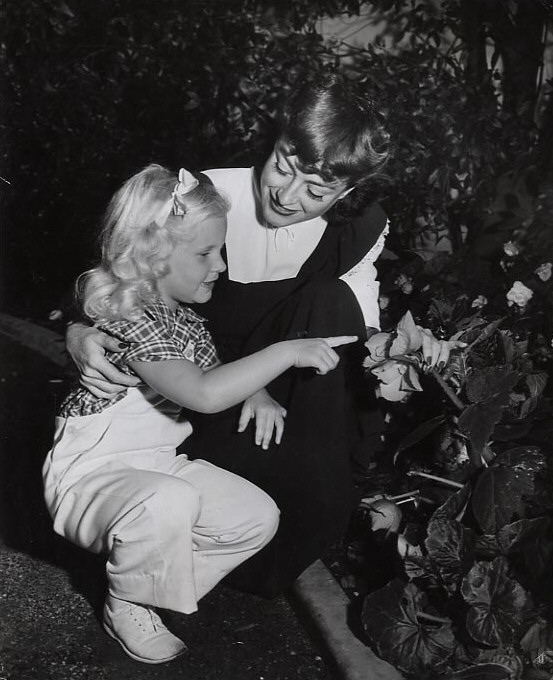 1943. With Christina.
