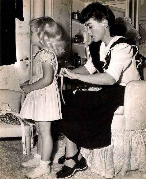 1943. Joan and Tina at home.