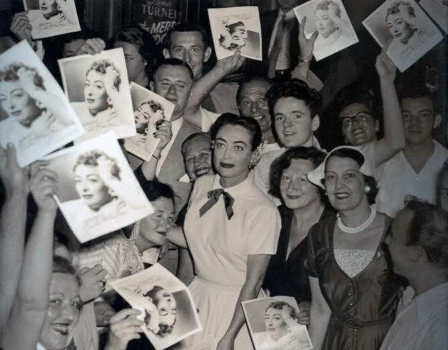 August 1952 at the premiere of 'Sudden Fear.'