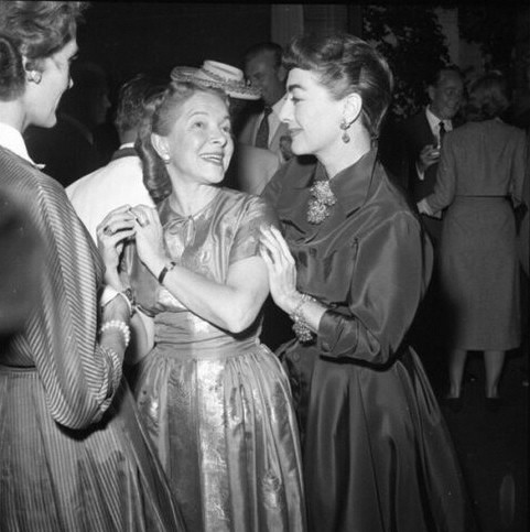 1954. With Helen Hayes (center).