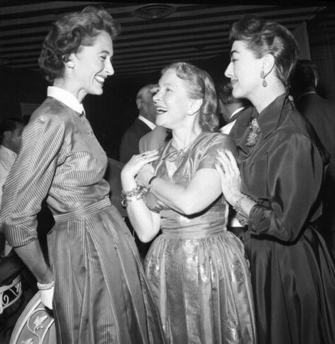 1954. With Helen Hayes (center). 