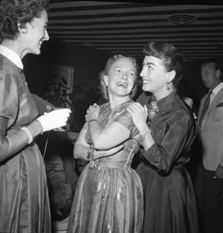 1954. With Helen Hayes (center).