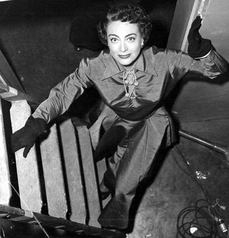 1952. 'This Woman Is Dangerous' set.