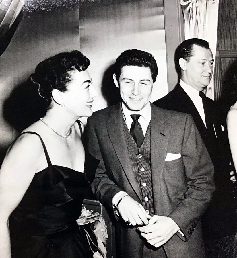 1953. At NYC's Harwyn Club with Eddie Fisher.