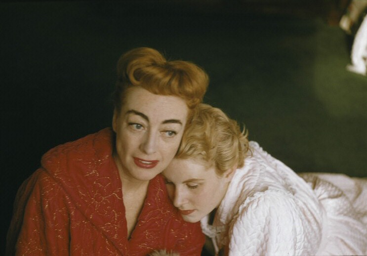1956. Joan and Christina in NYC. Shot by Eve Arnold.