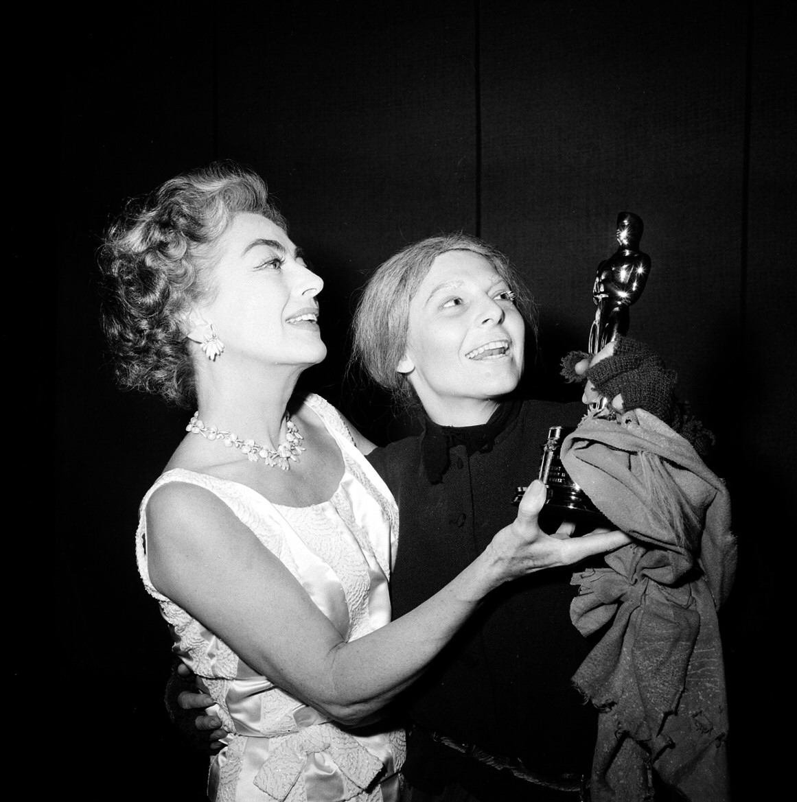 May 1963. Delivering the Oscar to Anne Bancroft on the set of 'Mother Courage.'