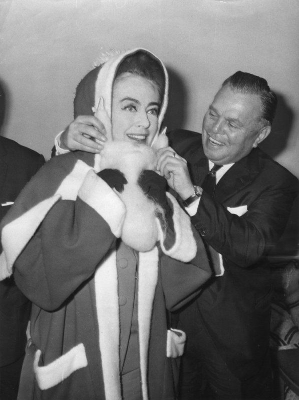 12/13/66. Variety Club luncheon in London. (Thanks to Mateja.)