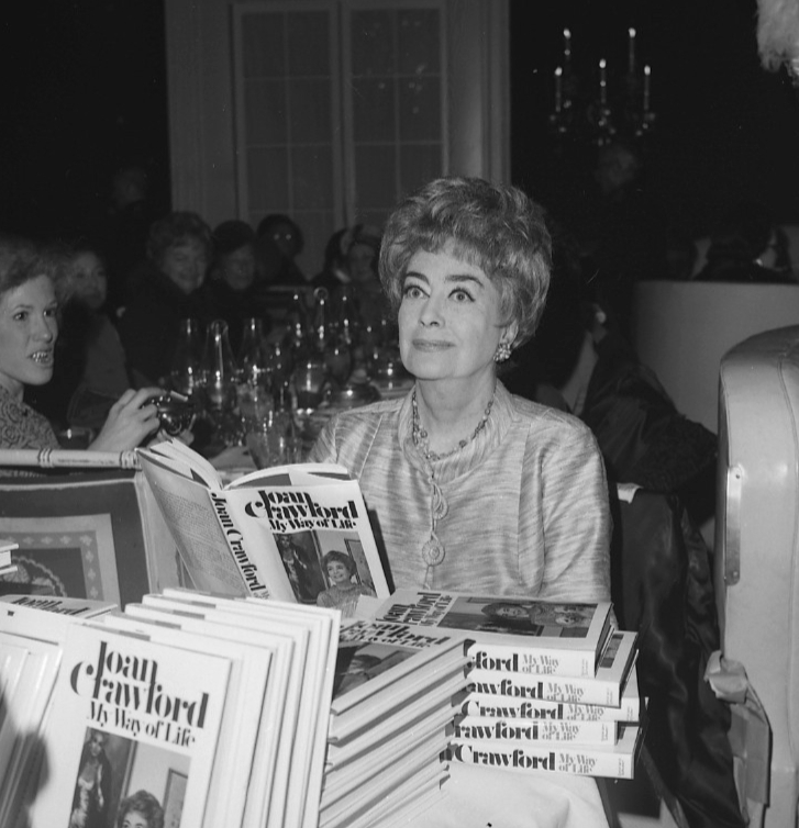 11/8/71. At Chicago's Ambassador Hotel.