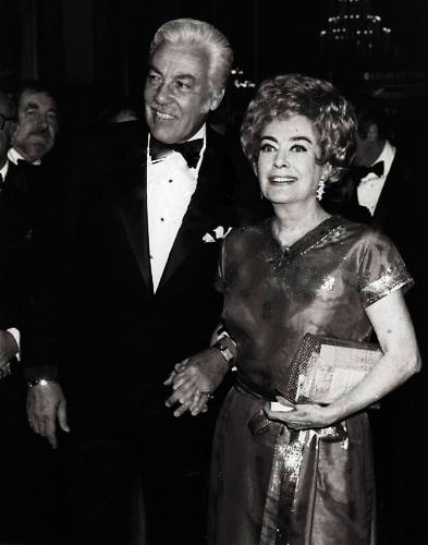 2/5/71. At the Golden Globes with Cesar Romero. (Thanks to Bryan Johnson.)