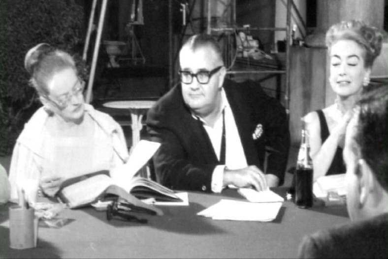 1964. On the 'Hush' set with Bette Davis and director Robert Aldrich. (Thanks to Steve Pickens.)