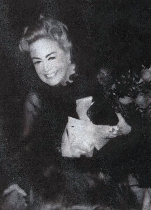 April 8, 1973. Joan arriving at Town Hall. (Thanks to James Bruce for this photo.)