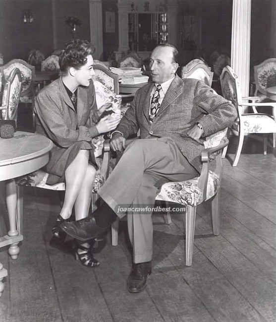 On the set of 'Mildred' with director Curtiz.