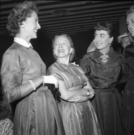 1954. With Helen Hayes (center).