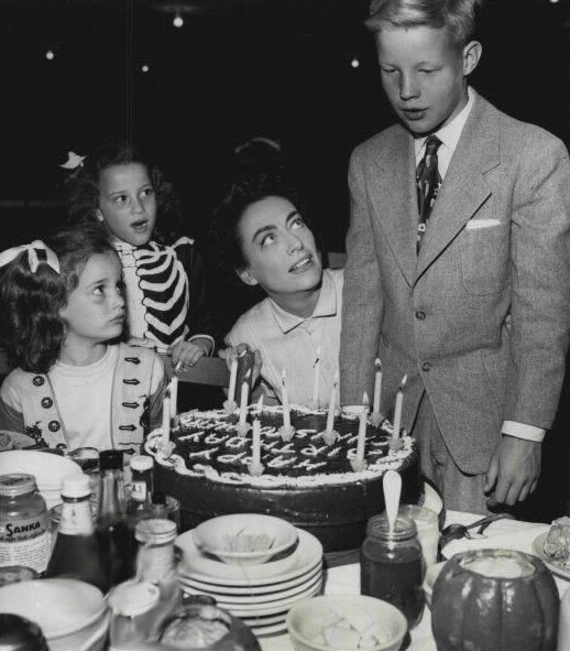 8x10 photo Joan Crawford cutting the birthday cake to her children 