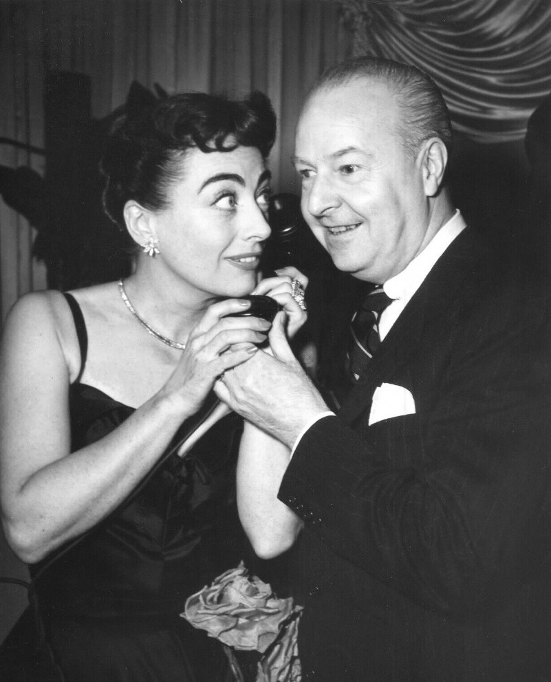 1953. At NYC's Harwin Club. Shot by Peter Perri.