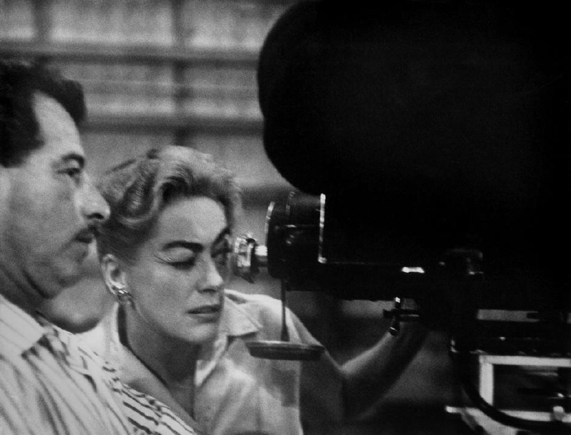 1959 on the set of 'The Best of Everything.' Shot by Eve Arnold. (Thanks to Bryan Johnson.)